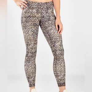 NWOT FABLETICS Define Powerhold 7/8 Legging, Size Medium